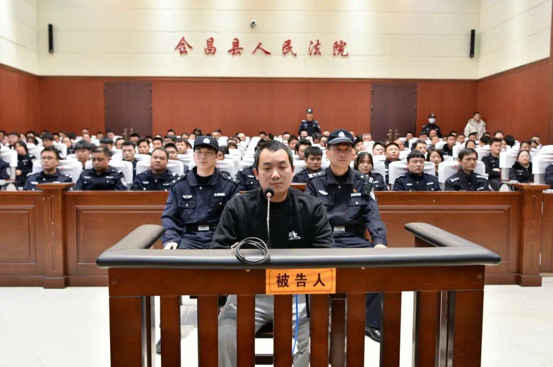 生于1996年，刘涛涉嫌受贿、滥用职权，当庭认罪悔罪！